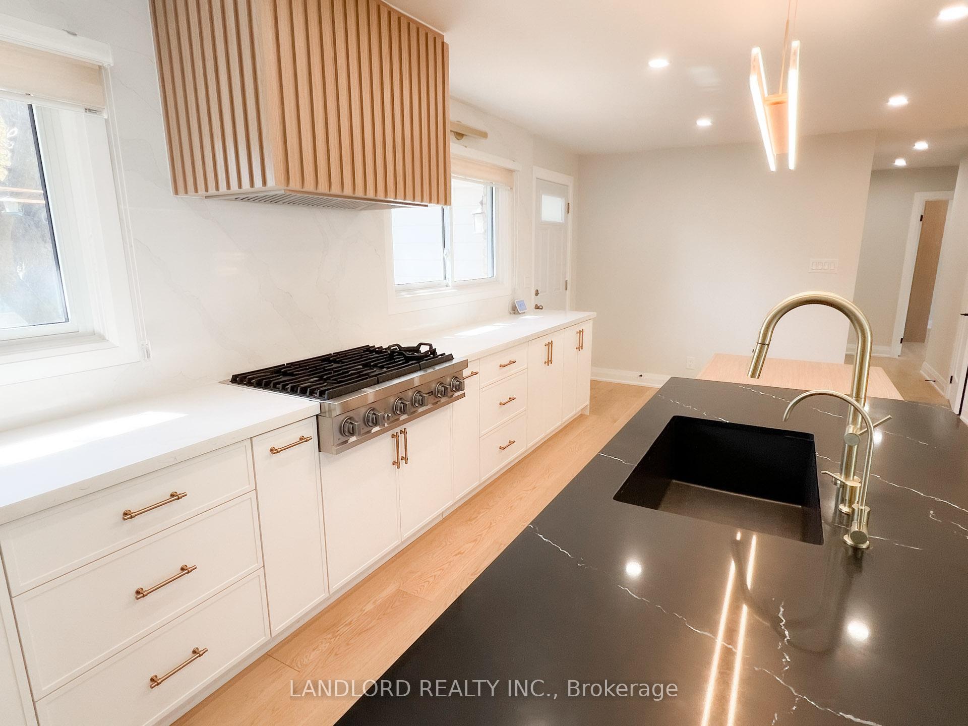 Photo 4 of 34 Sir Brandiles Place, Markham, Markham Village — HOMEH