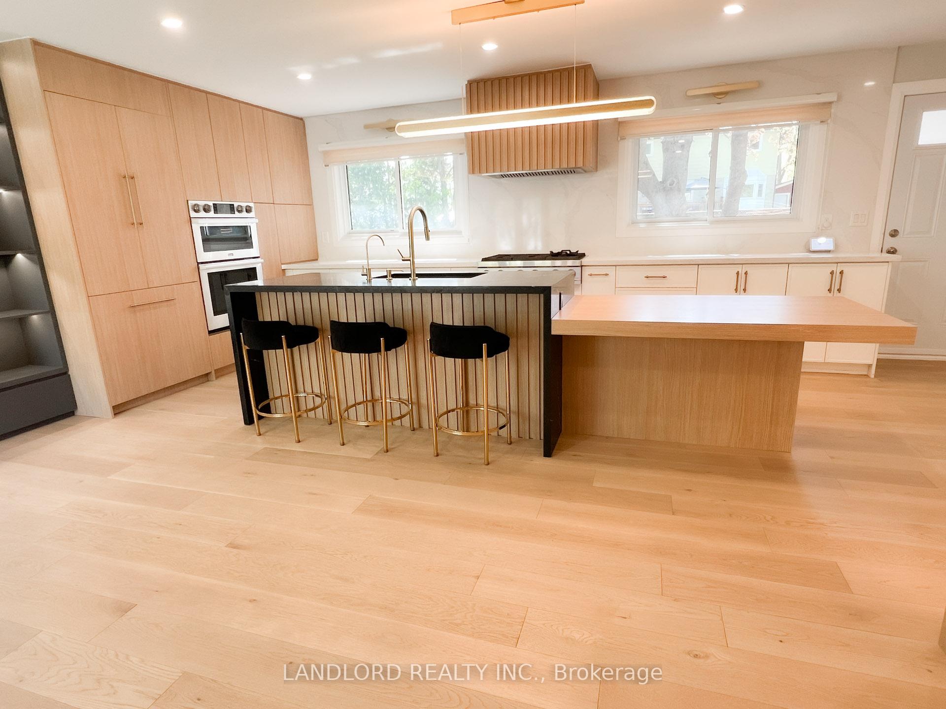 Photo 5 of 34 Sir Brandiles Place, Markham, Markham Village — HOMEH