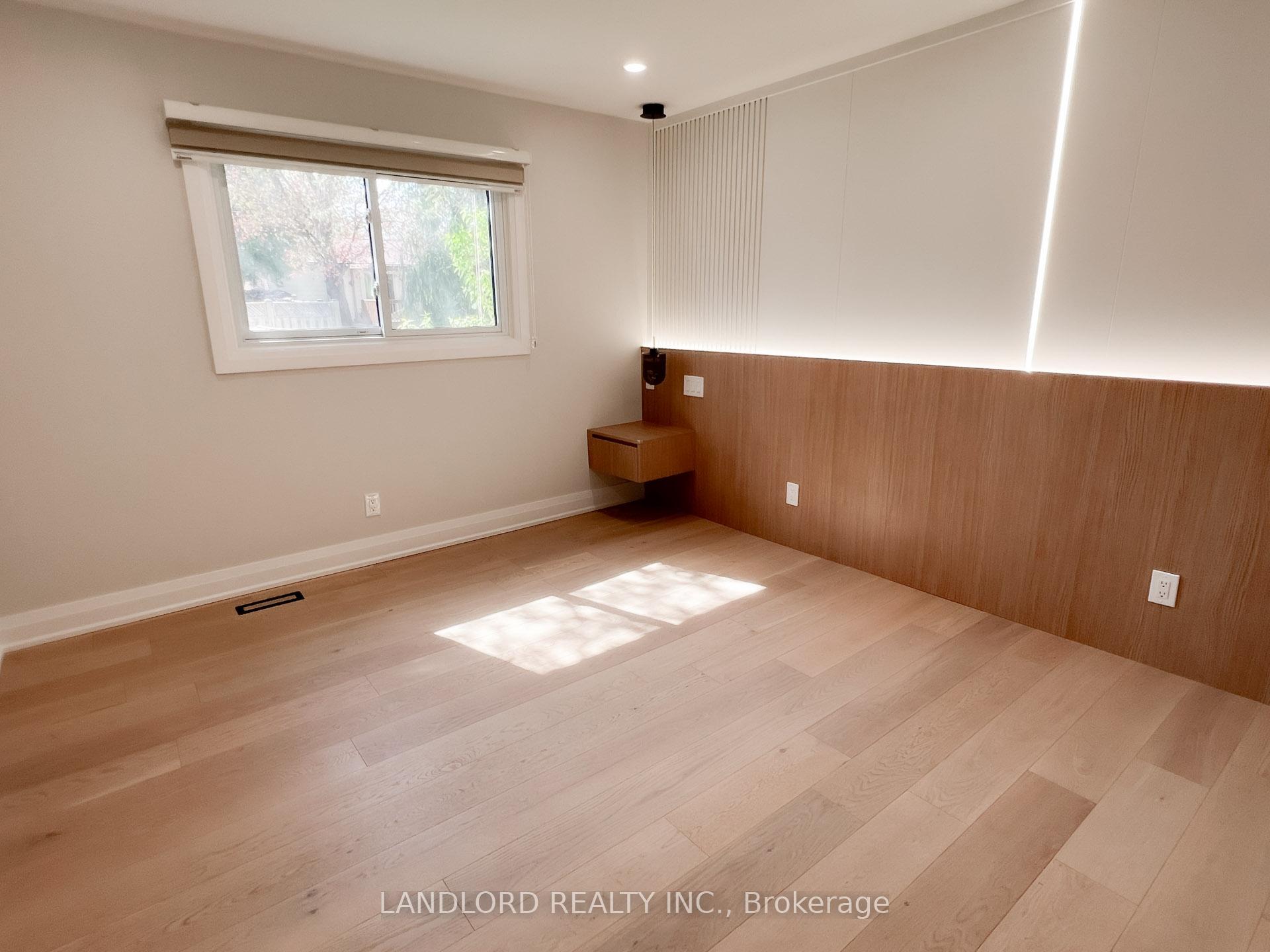 Photo 12 of 34 Sir Brandiles Place, Markham, Markham Village — HOMEH