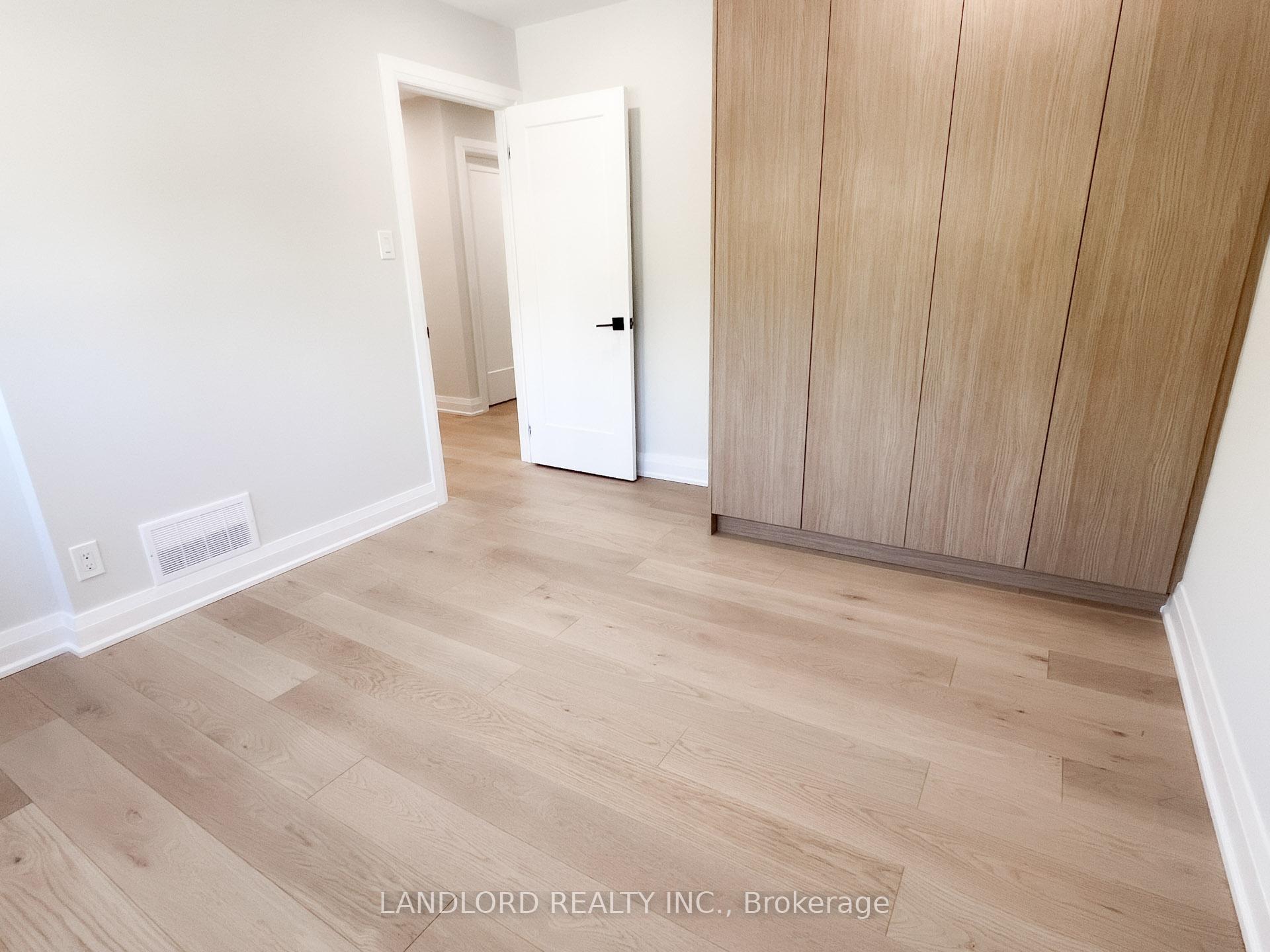 Photo 16 of 34 Sir Brandiles Place, Markham, Markham Village — HOMEH