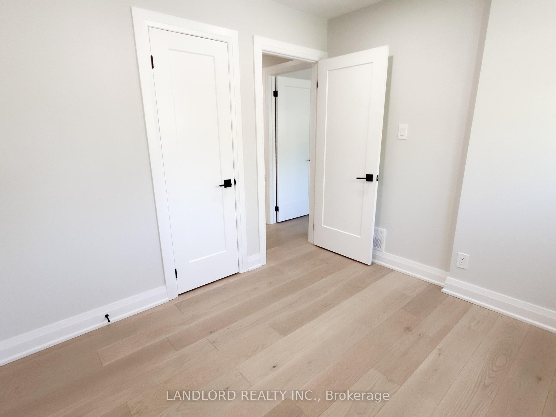 Photo 18 of 34 Sir Brandiles Place, Markham, Markham Village — HOMEH