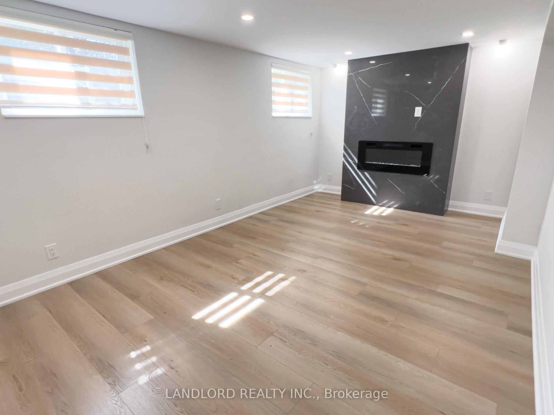 Photo 23 of 34 Sir Brandiles Place, Markham, Markham Village — HOMEH