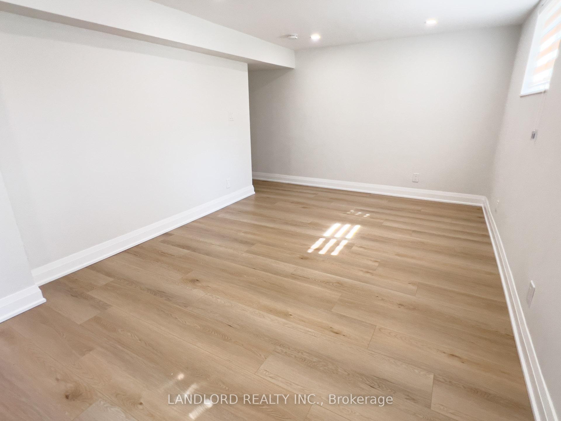 Photo 24 of 34 Sir Brandiles Place, Markham, Markham Village — HOMEH
