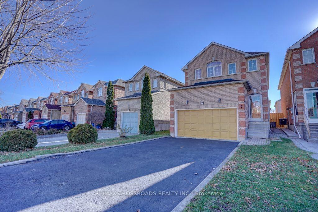Photo 1 of 7 Apollo Road, Markham, Middlefield — HOMEH