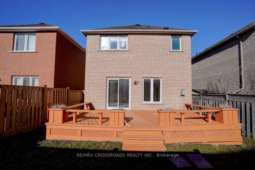 Photo 3 of 7 Apollo Road, Markham, Middlefield — HOMEH