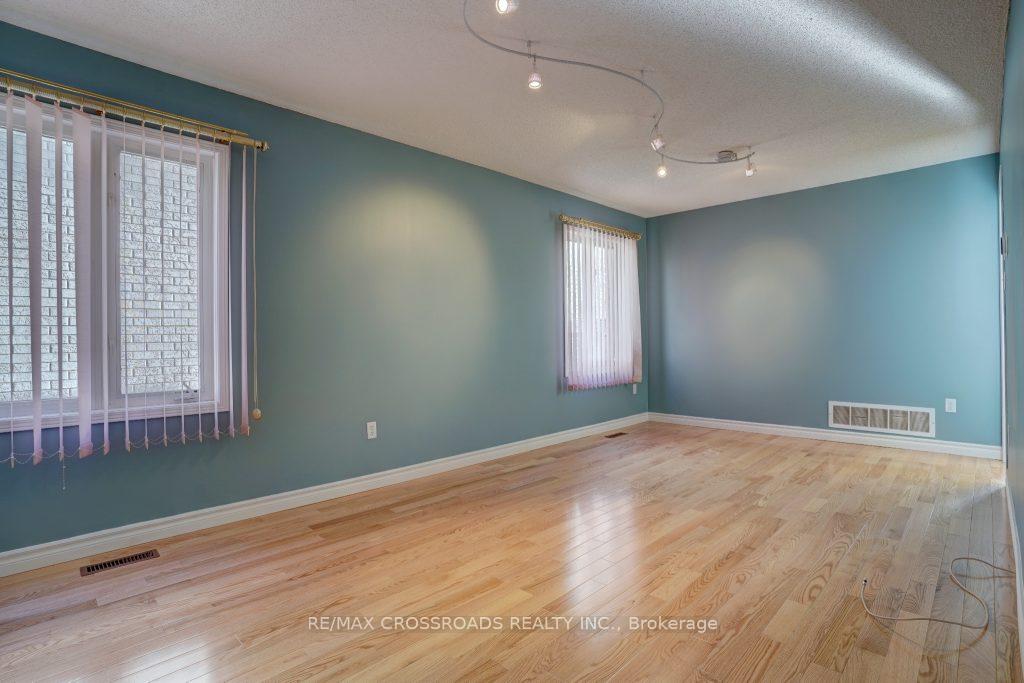 Photo 6 of 7 Apollo Road, Markham, Middlefield — HOMEH