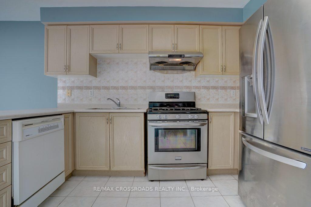 Photo 9 of 7 Apollo Road, Markham, Middlefield — HOMEH