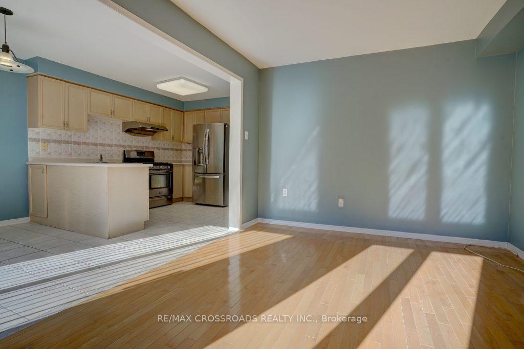 Photo 13 of 7 Apollo Road, Markham, Middlefield — HOMEH