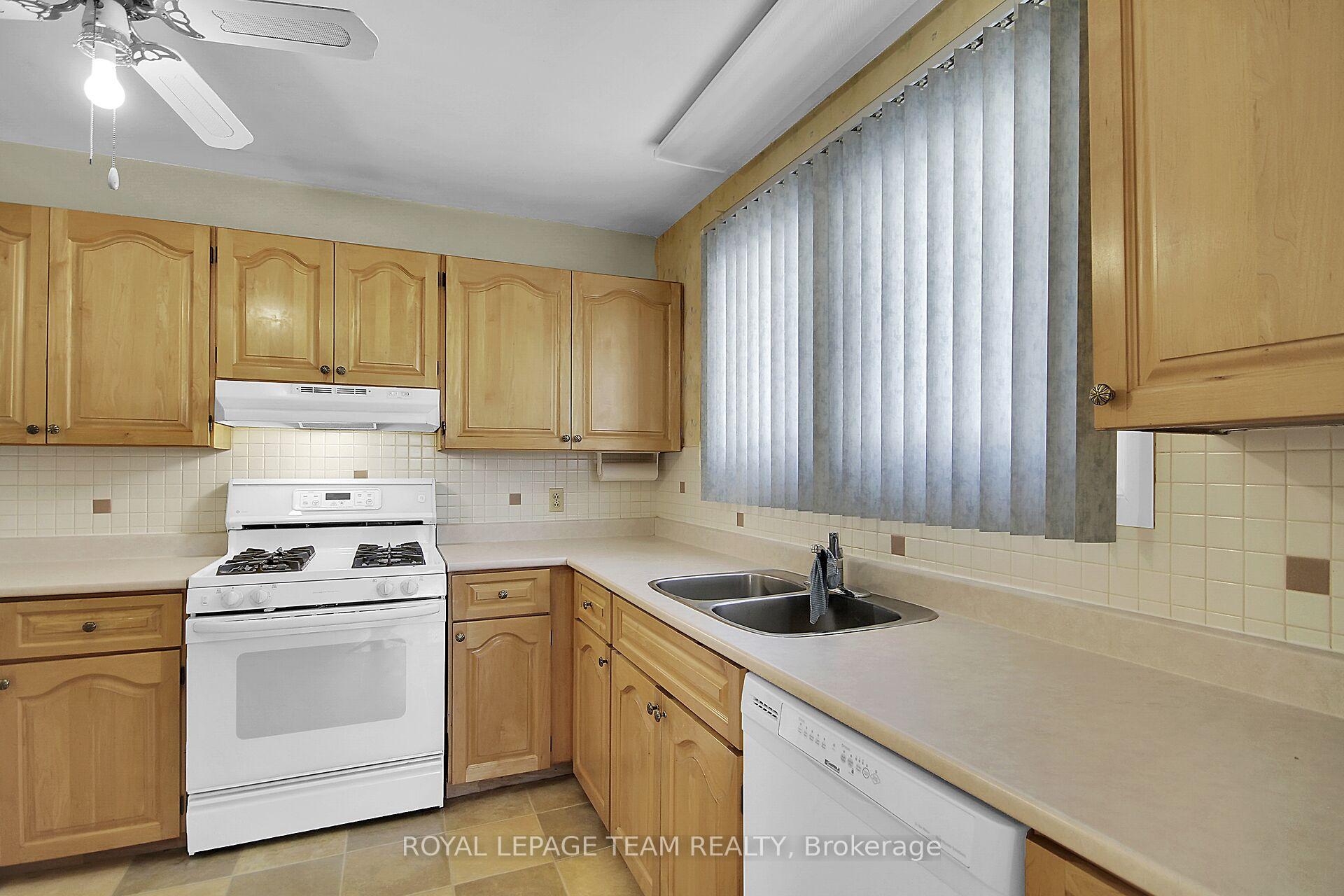 Photo 12 of 135 Old Colony Road, Ottawa, Kanata - Glencairn/Hazeldean — HOMEH