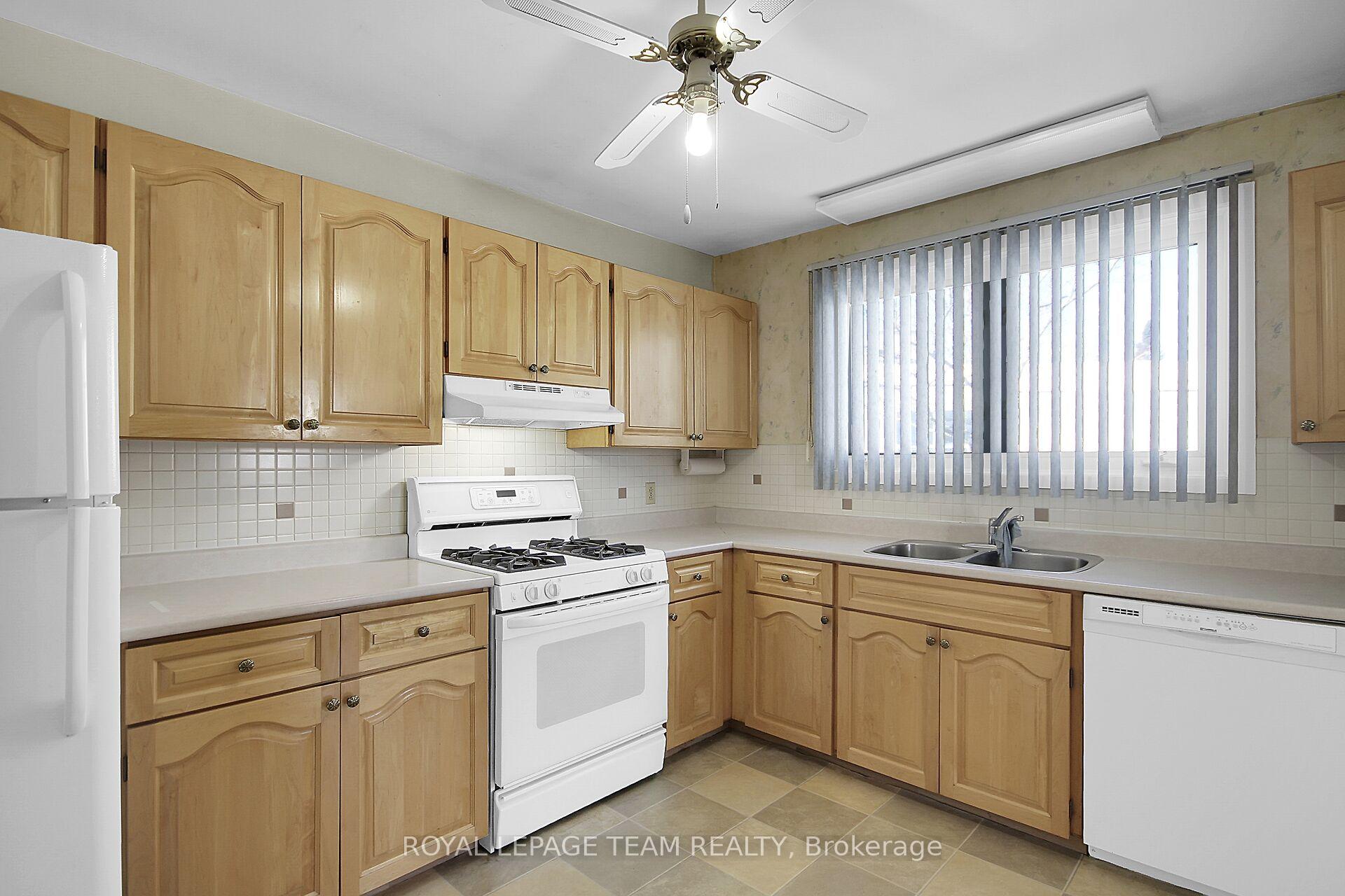 Photo 13 of 135 Old Colony Road, Ottawa, Kanata - Glencairn/Hazeldean — HOMEH