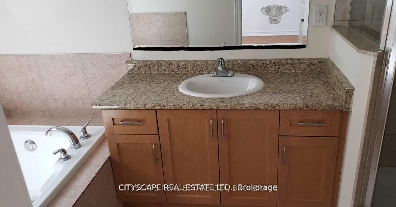 Photo 16 of 56 Narbonne Crescent, Hamilton, Stoney Creek — HOMEH