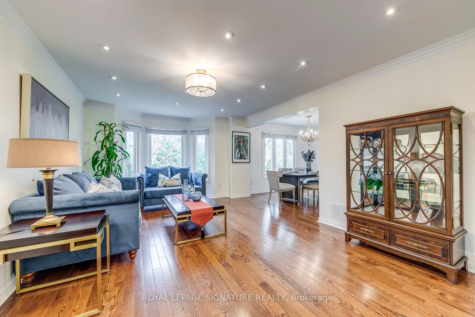 Photo 5 of 23 Waterbridge Lane, Markham, Unionville — HOMEH