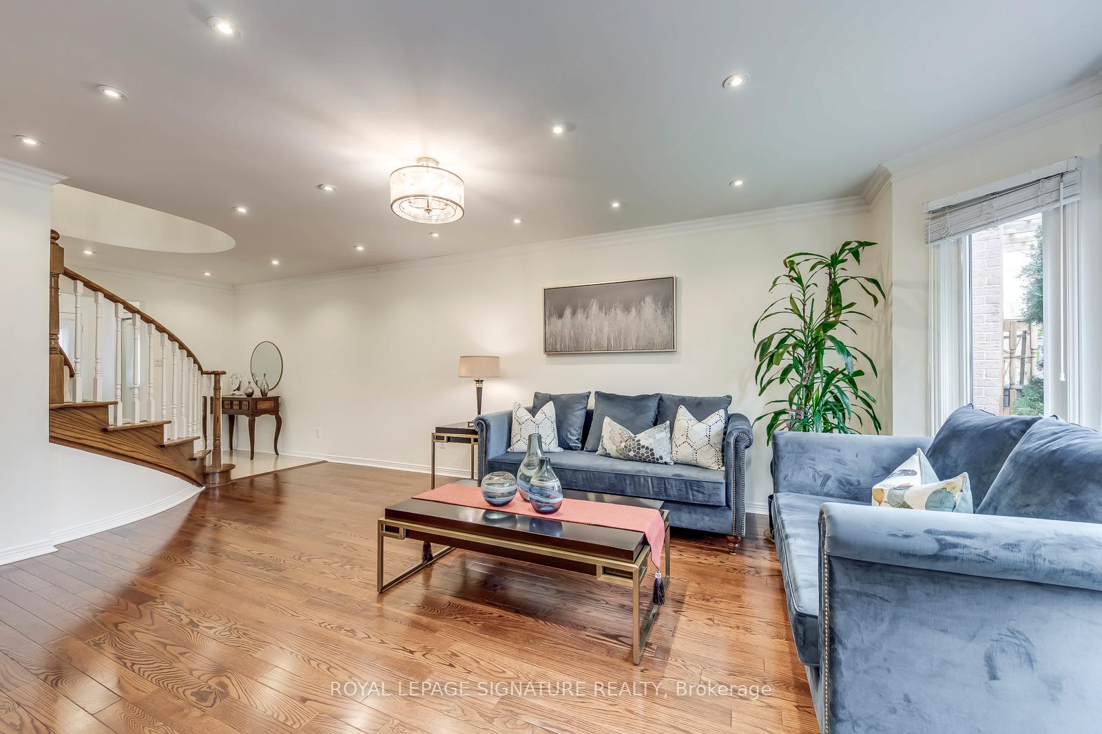 Photo 6 of 23 Waterbridge Lane, Markham, Unionville — HOMEH
