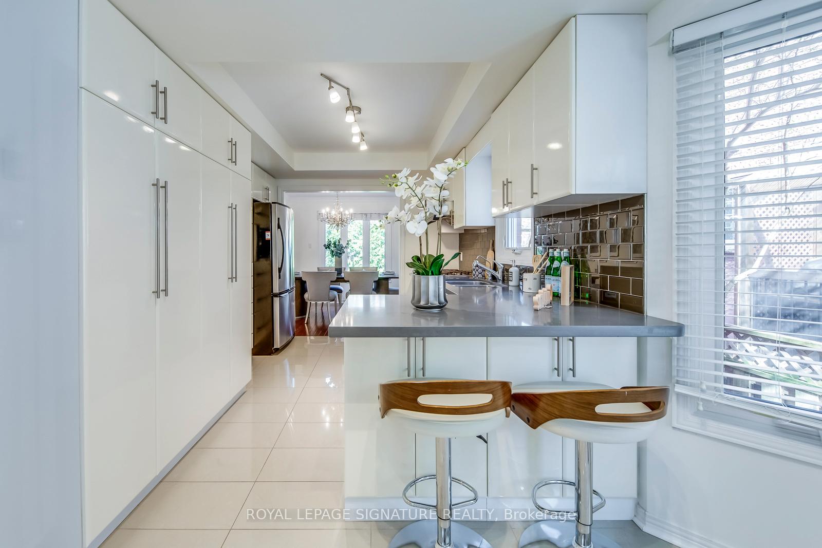 Photo 14 of 23 Waterbridge Lane, Markham, Unionville — HOMEH