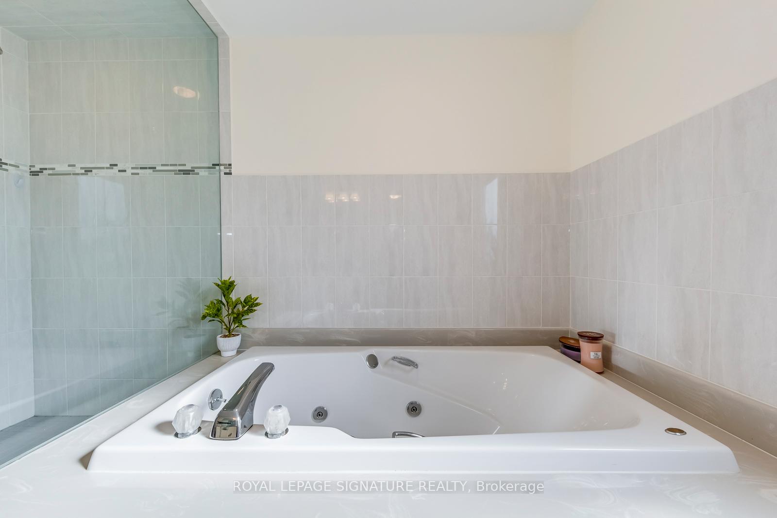 Photo 30 of 23 Waterbridge Lane, Markham, Unionville — HOMEH
