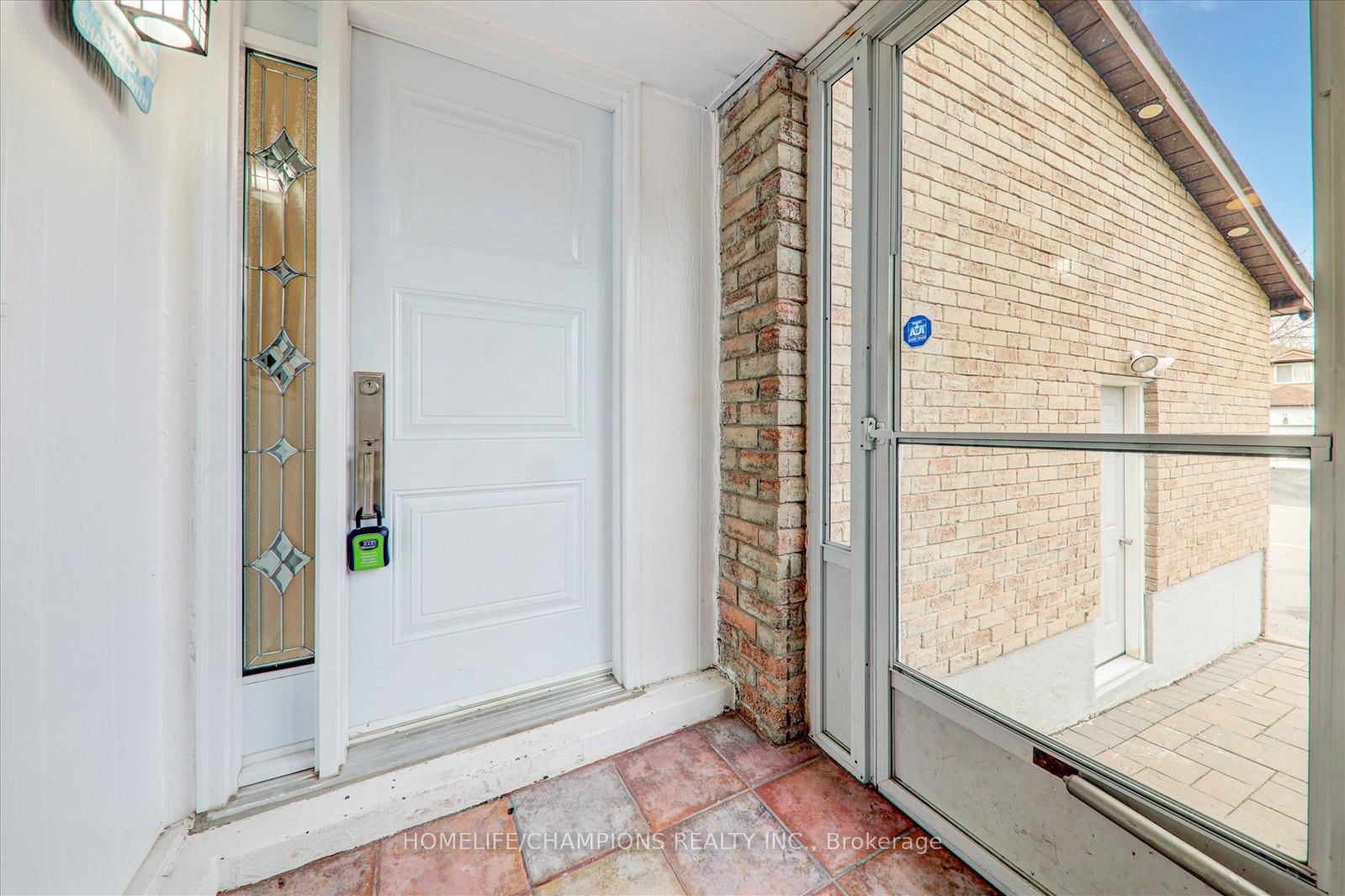 Photo 6 of 4 Croxley Green Drive, Markham, Milliken Mills West — HOMEH