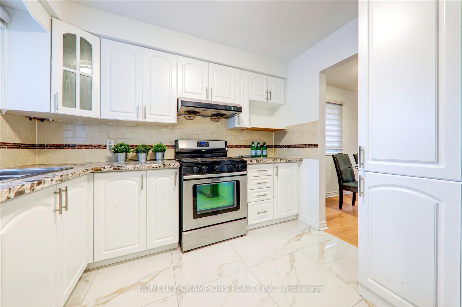 Photo 9 of 4 Croxley Green Drive, Markham, Milliken Mills West — HOMEH