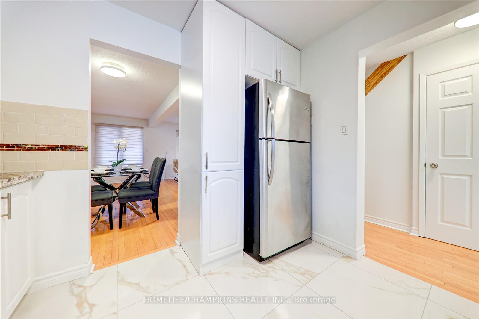 Photo 10 of 4 Croxley Green Drive, Markham, Milliken Mills West — HOMEH