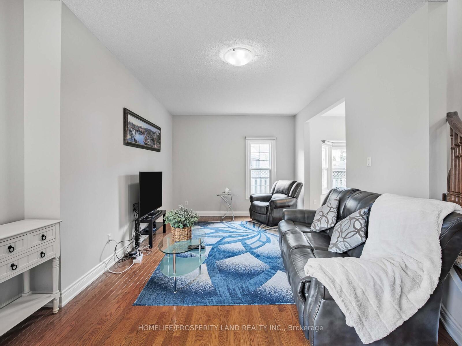 Photo 5 of 17 Major Elliott Court, Markham, Buttonville — HOMEH