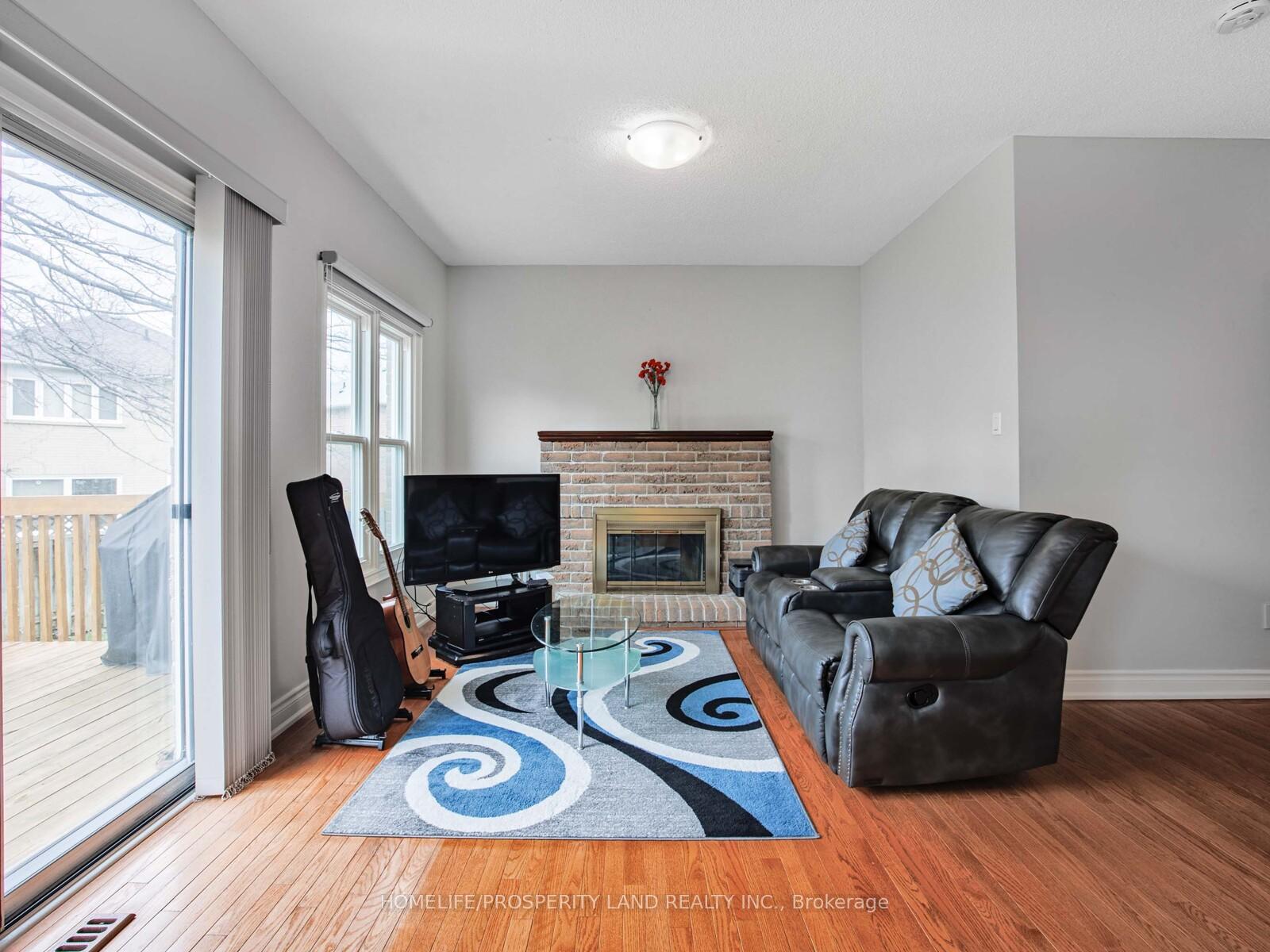 Photo 11 of 17 Major Elliott Court, Markham, Buttonville — HOMEH