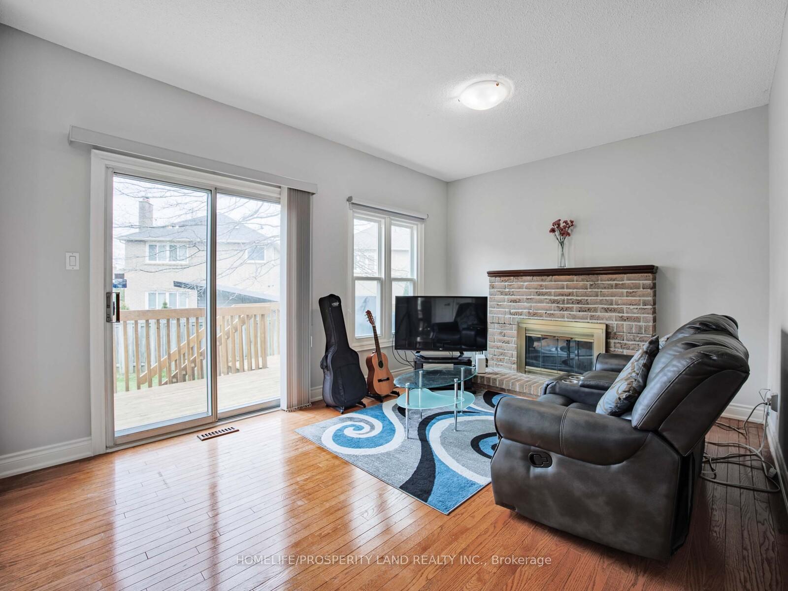 Photo 12 of 17 Major Elliott Court, Markham, Buttonville — HOMEH