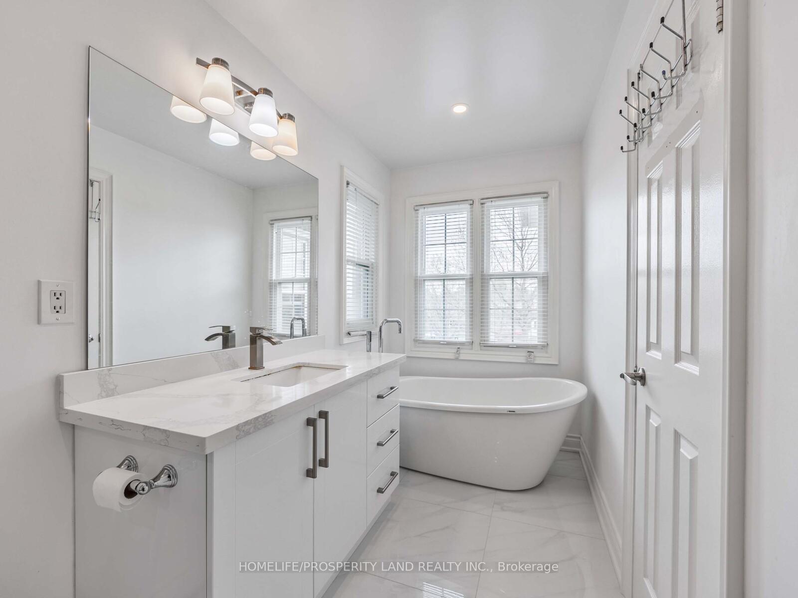 Photo 36 of 17 Major Elliott Court, Markham, Buttonville — HOMEH