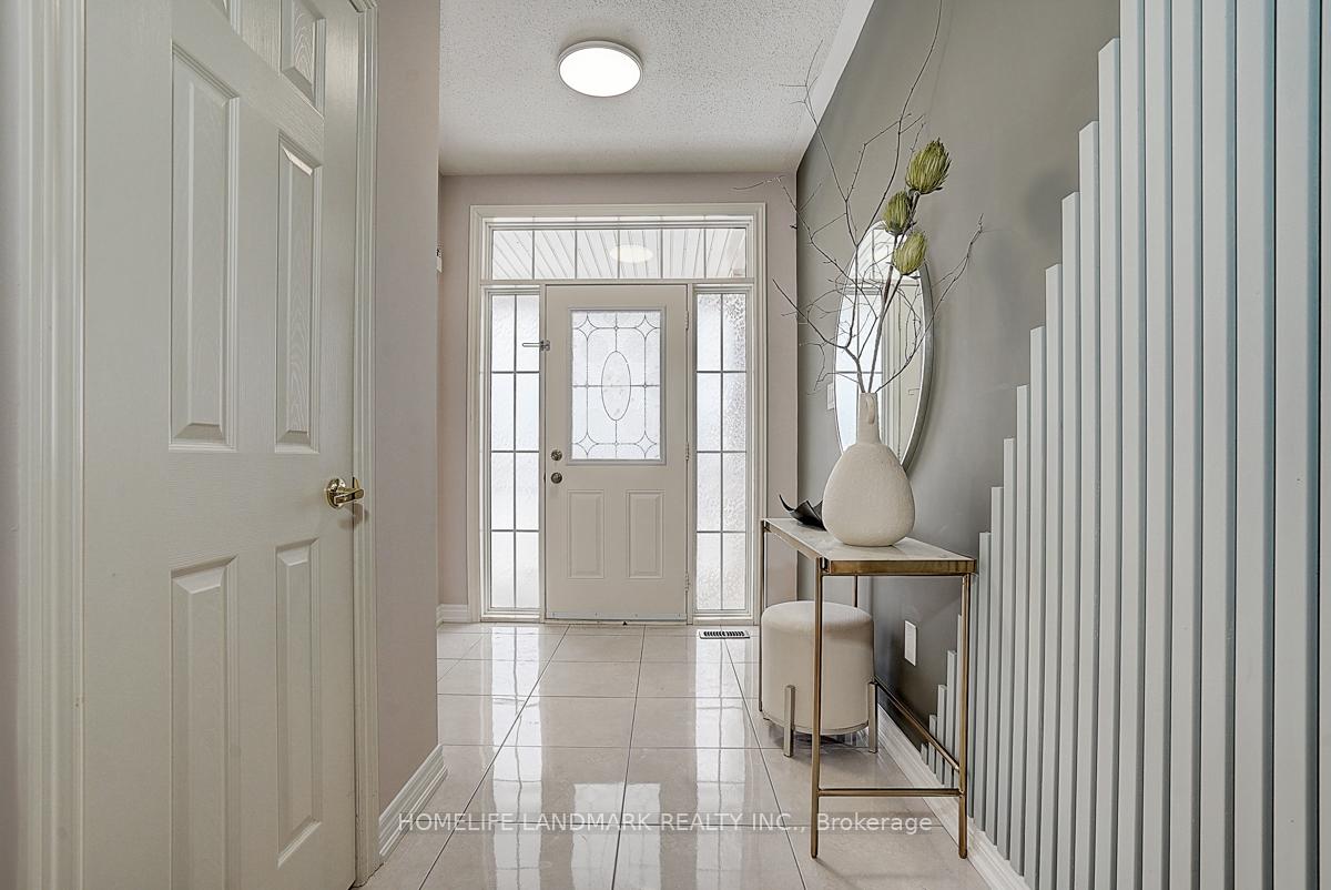 Photo 2 of 34 Foshan Avenue, Markham, Berczy — HOMEH
