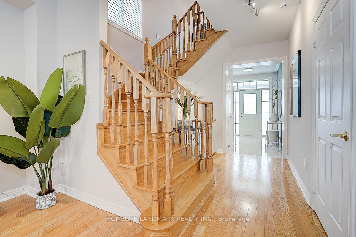 Photo 5 of 34 Foshan Avenue, Markham, Berczy — HOMEH