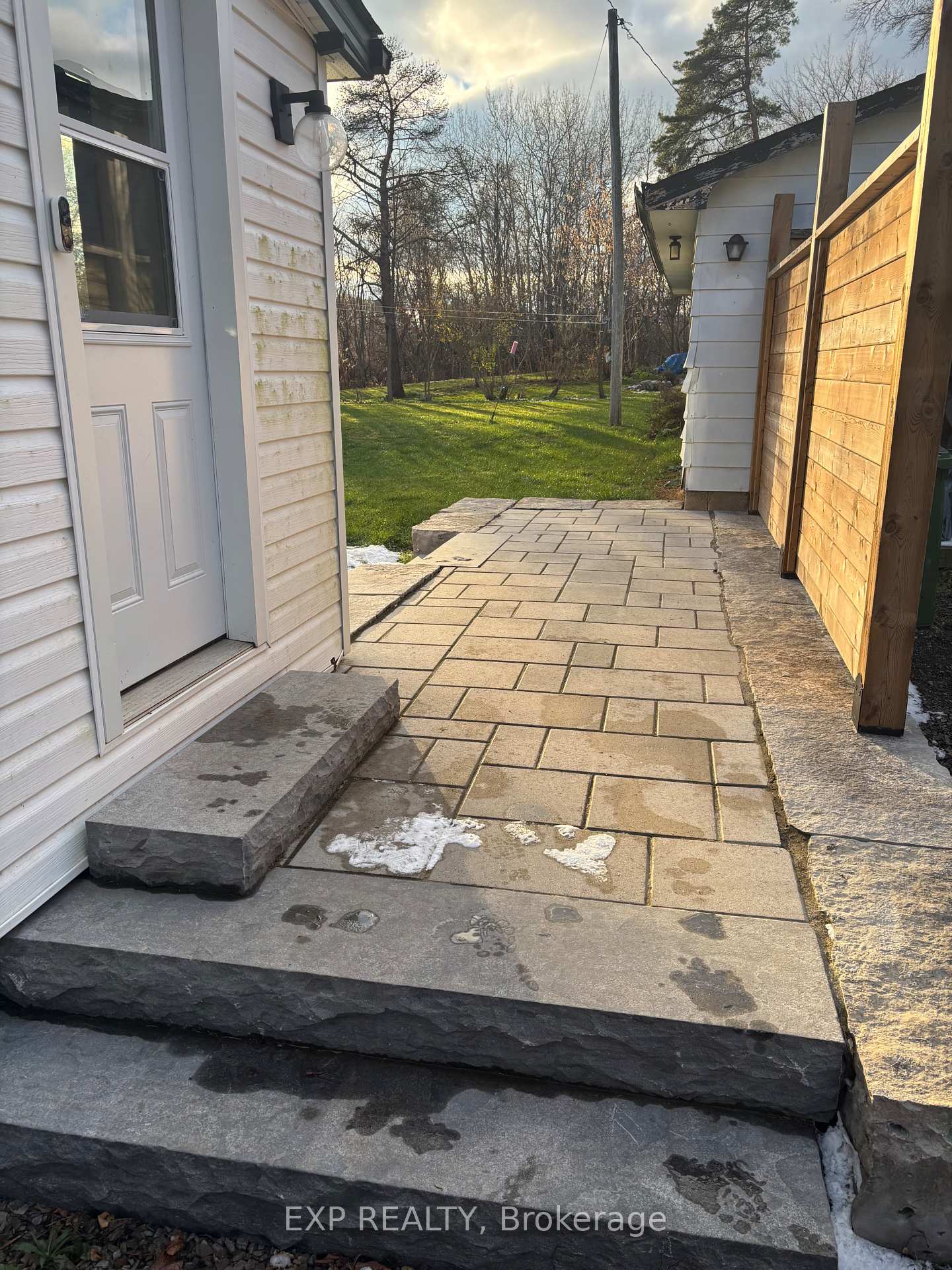 Photo 18 of 1002 Binkley Road, Hamilton, Rural Ancaster — HOMEH