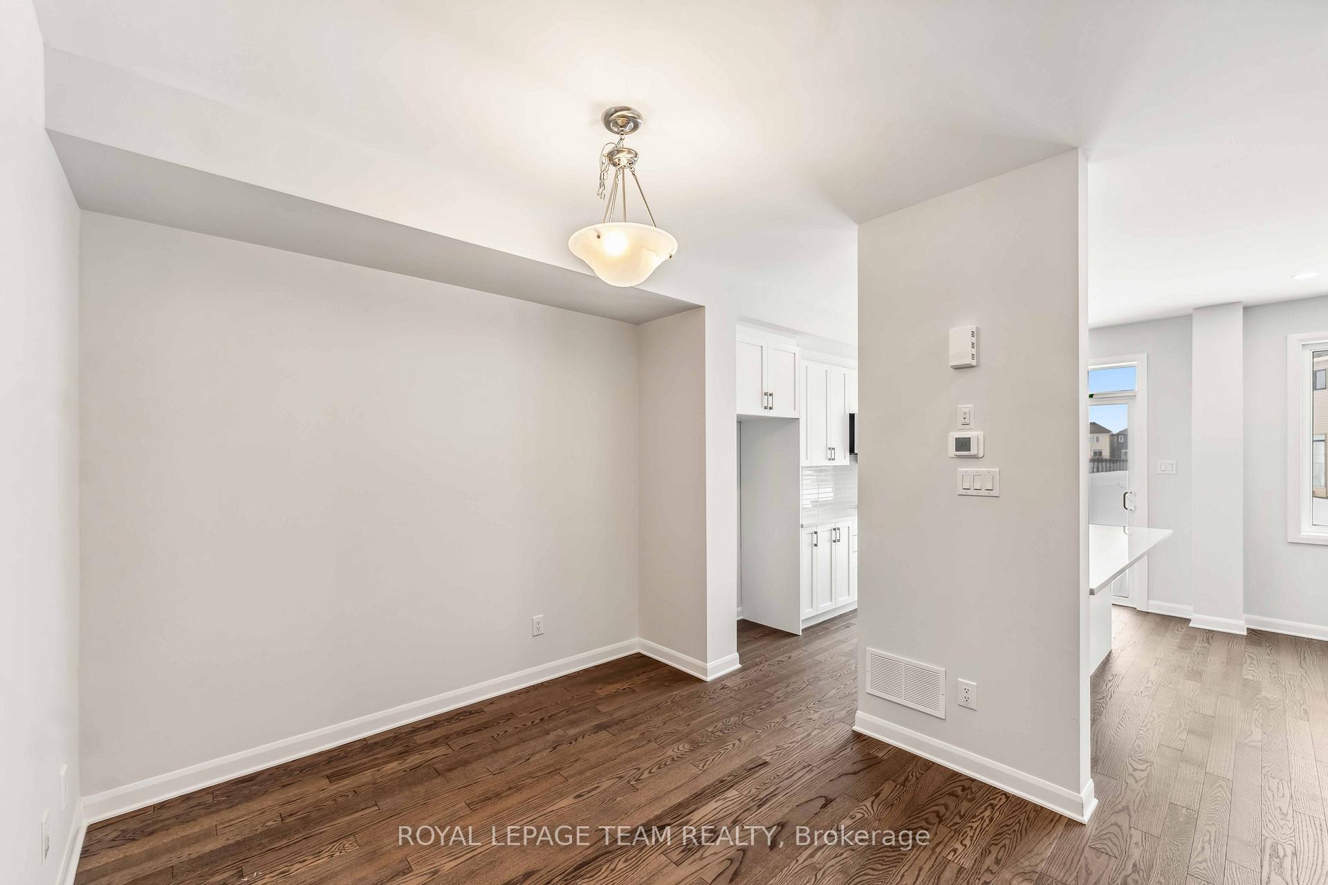 Photo 4 of 226 Invention Boulevard, Ottawa, Kanata - Morgan's Grant/South March — HOMEH