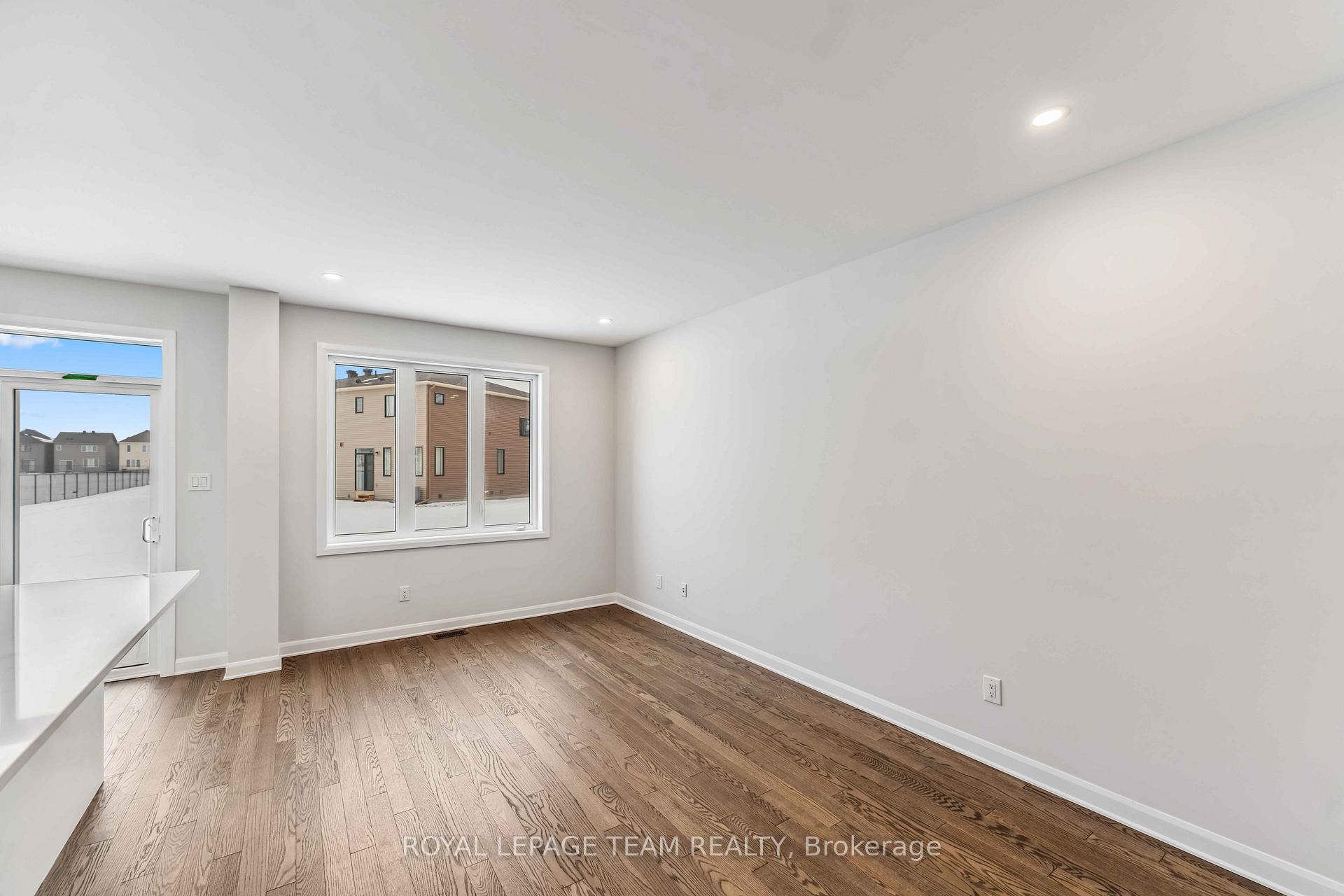 Photo 5 of 226 Invention Boulevard, Ottawa, Kanata - Morgan's Grant/South March — HOMEH
