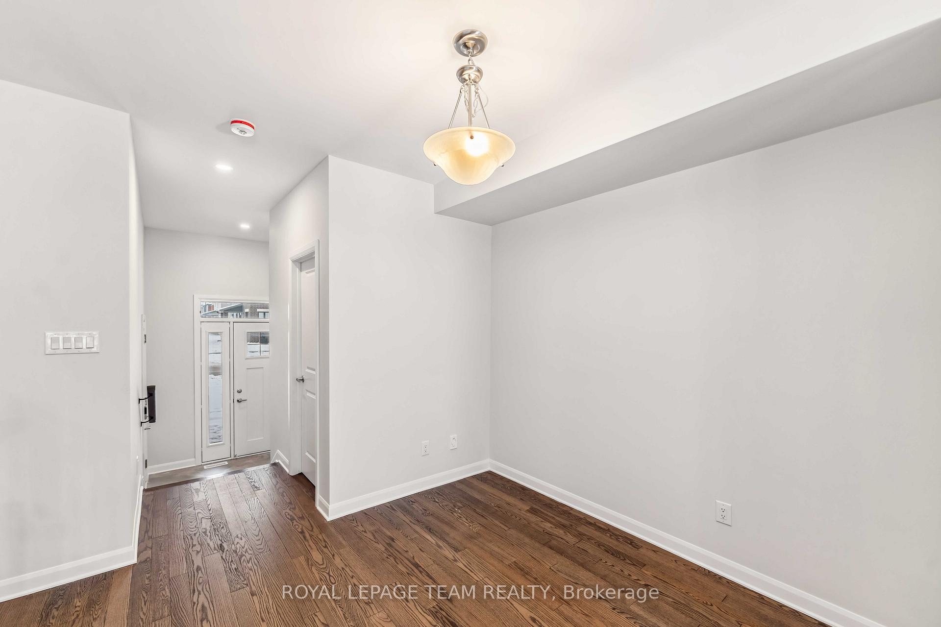 Photo 6 of 226 Invention Boulevard, Ottawa, Kanata - Morgan's Grant/South March — HOMEH