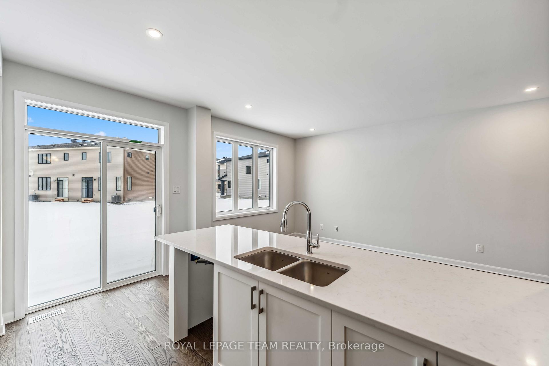 Photo 8 of 226 Invention Boulevard, Ottawa, Kanata - Morgan's Grant/South March — HOMEH