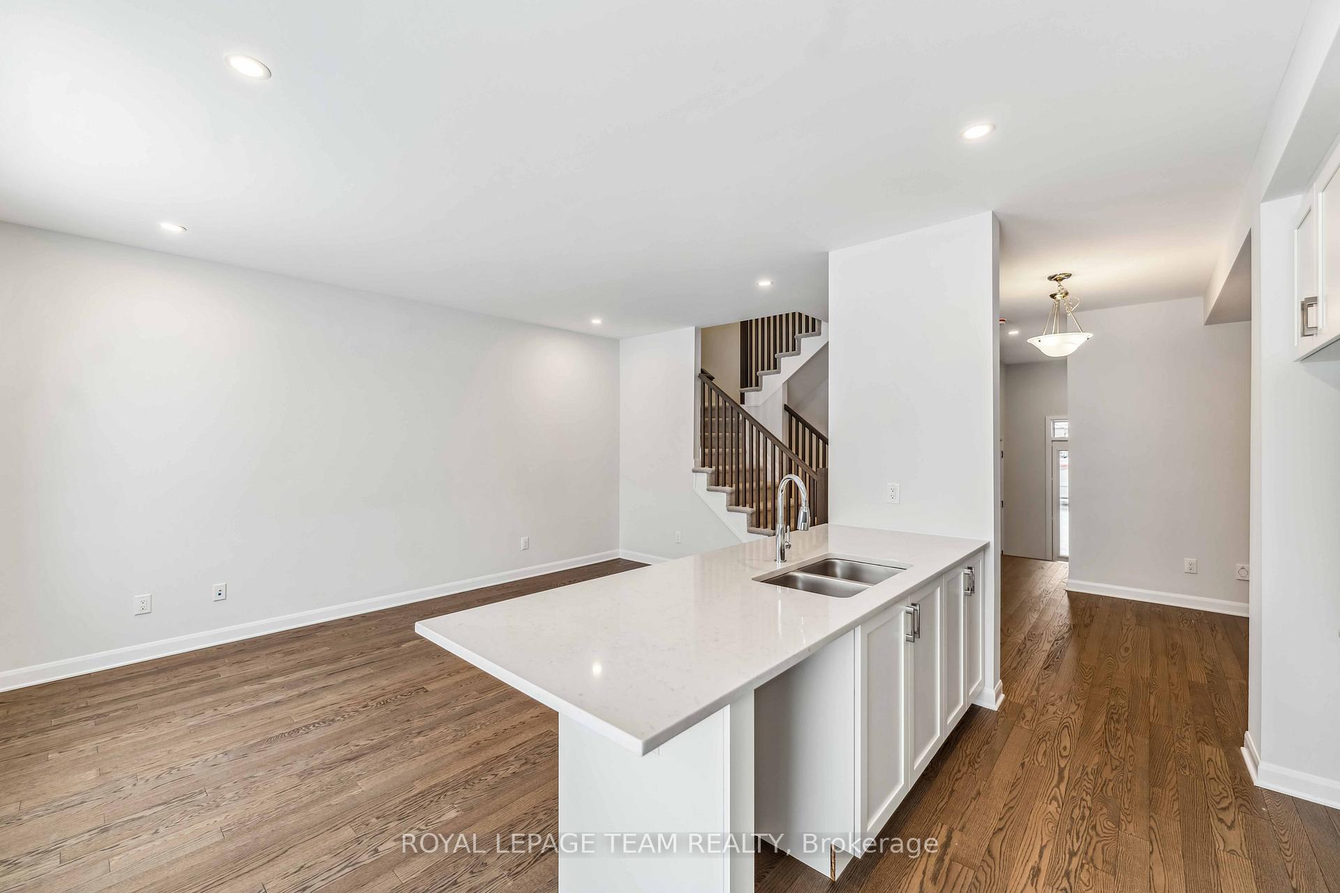 Photo 9 of 226 Invention Boulevard, Ottawa, Kanata - Morgan's Grant/South March — HOMEH