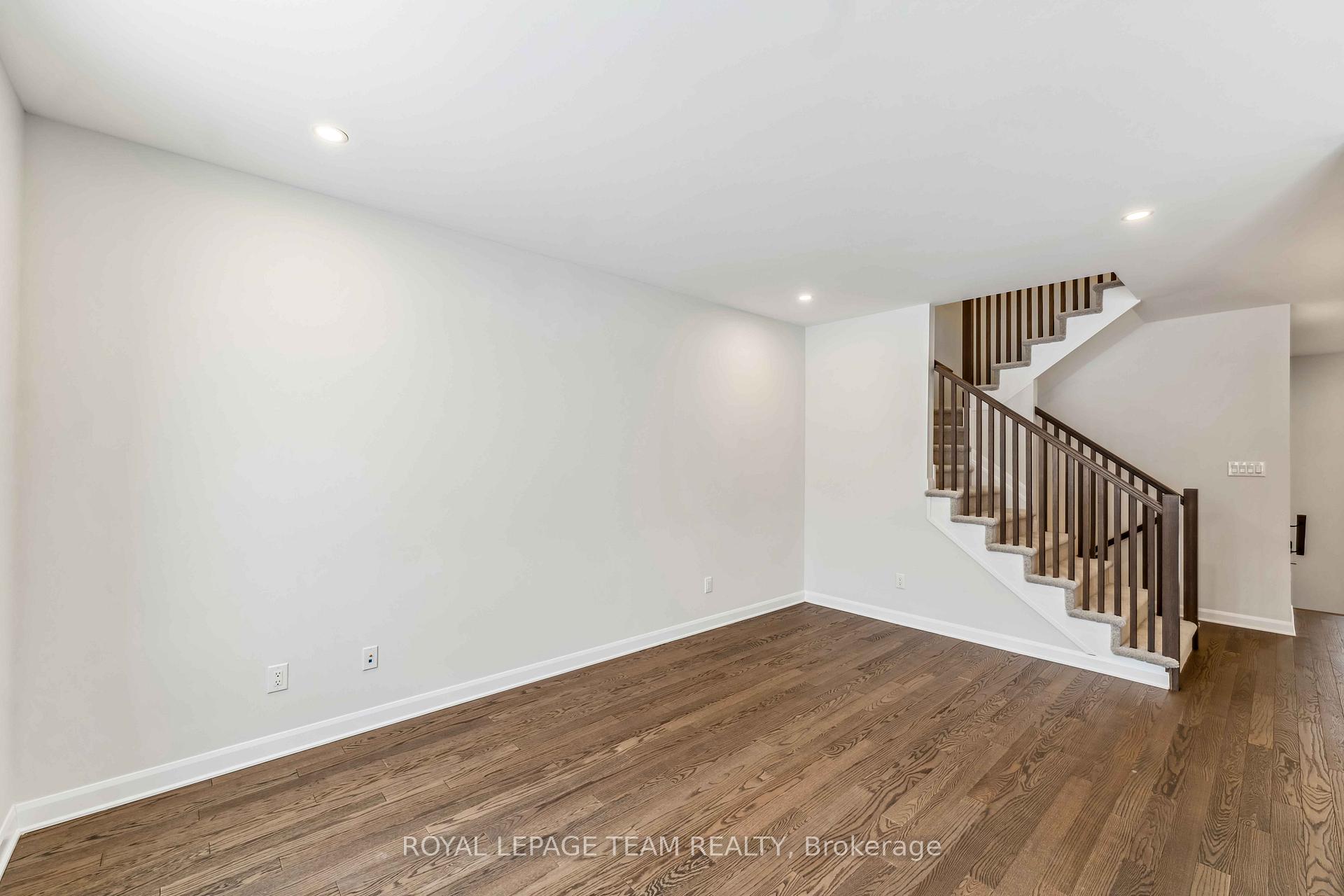 Photo 11 of 226 Invention Boulevard, Ottawa, Kanata - Morgan's Grant/South March — HOMEH