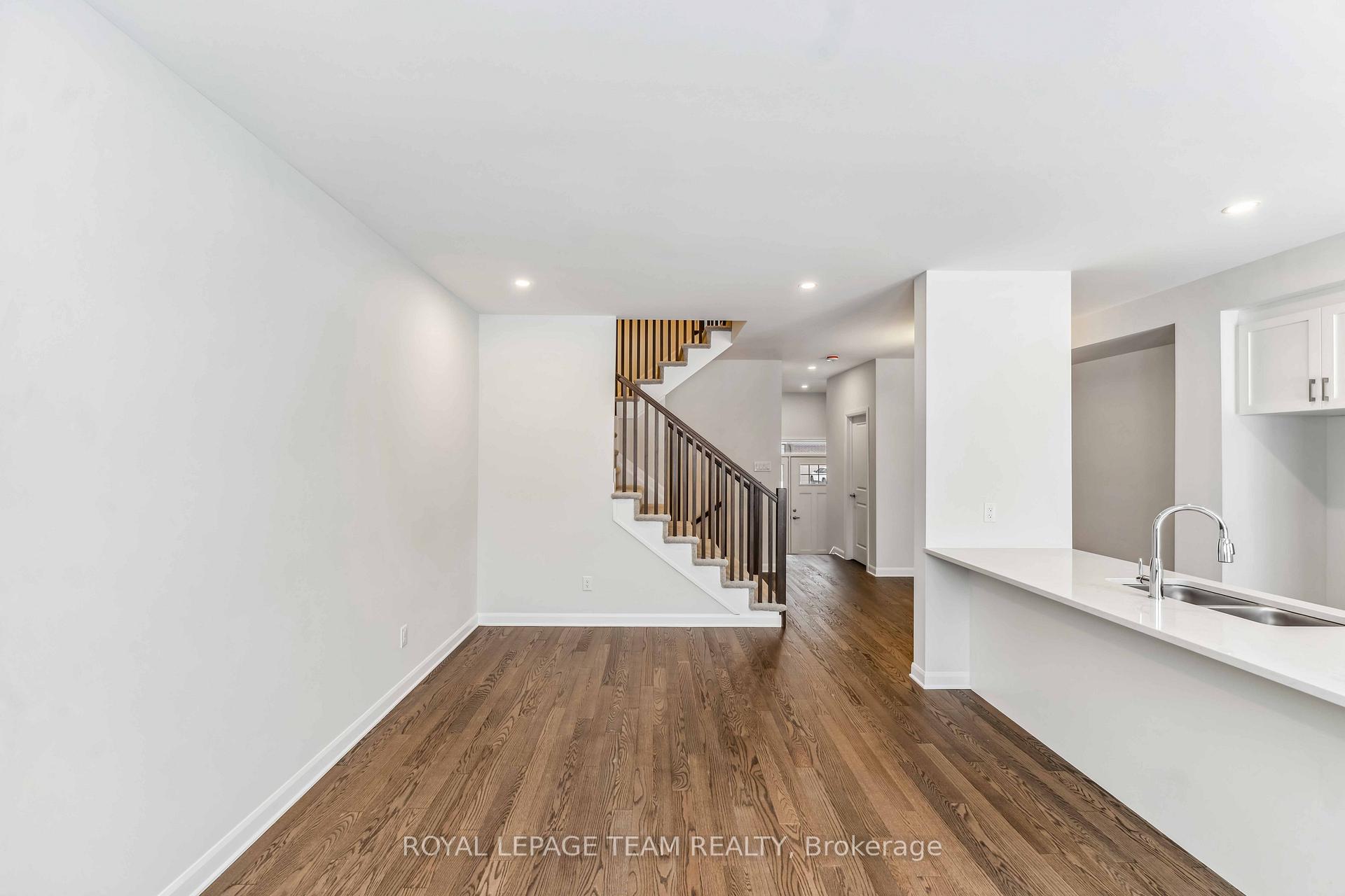 Photo 12 of 226 Invention Boulevard, Ottawa, Kanata - Morgan's Grant/South March — HOMEH