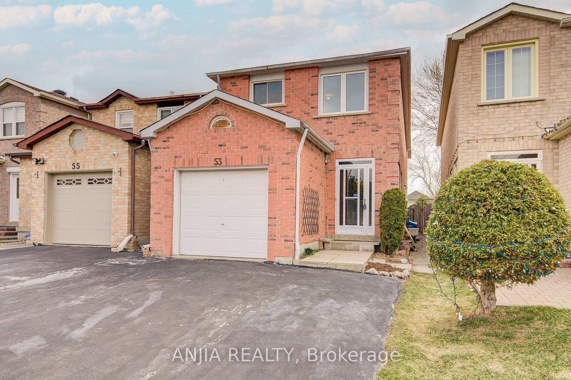 Photo 3 of 53 Stather Crescent, Markham, Milliken Mills East — HOMEH