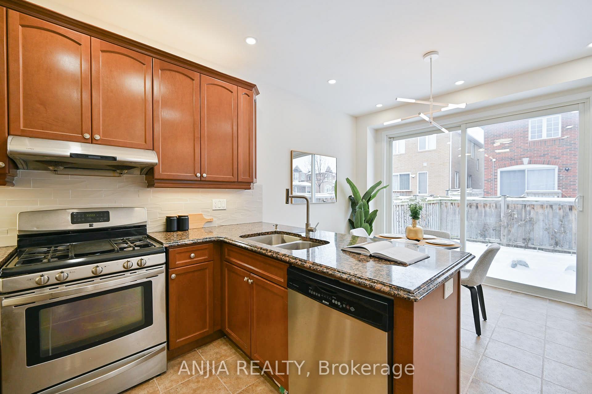 Photo 18 of 68 Kelly Crescent, Markham, Wismer — HOMEH