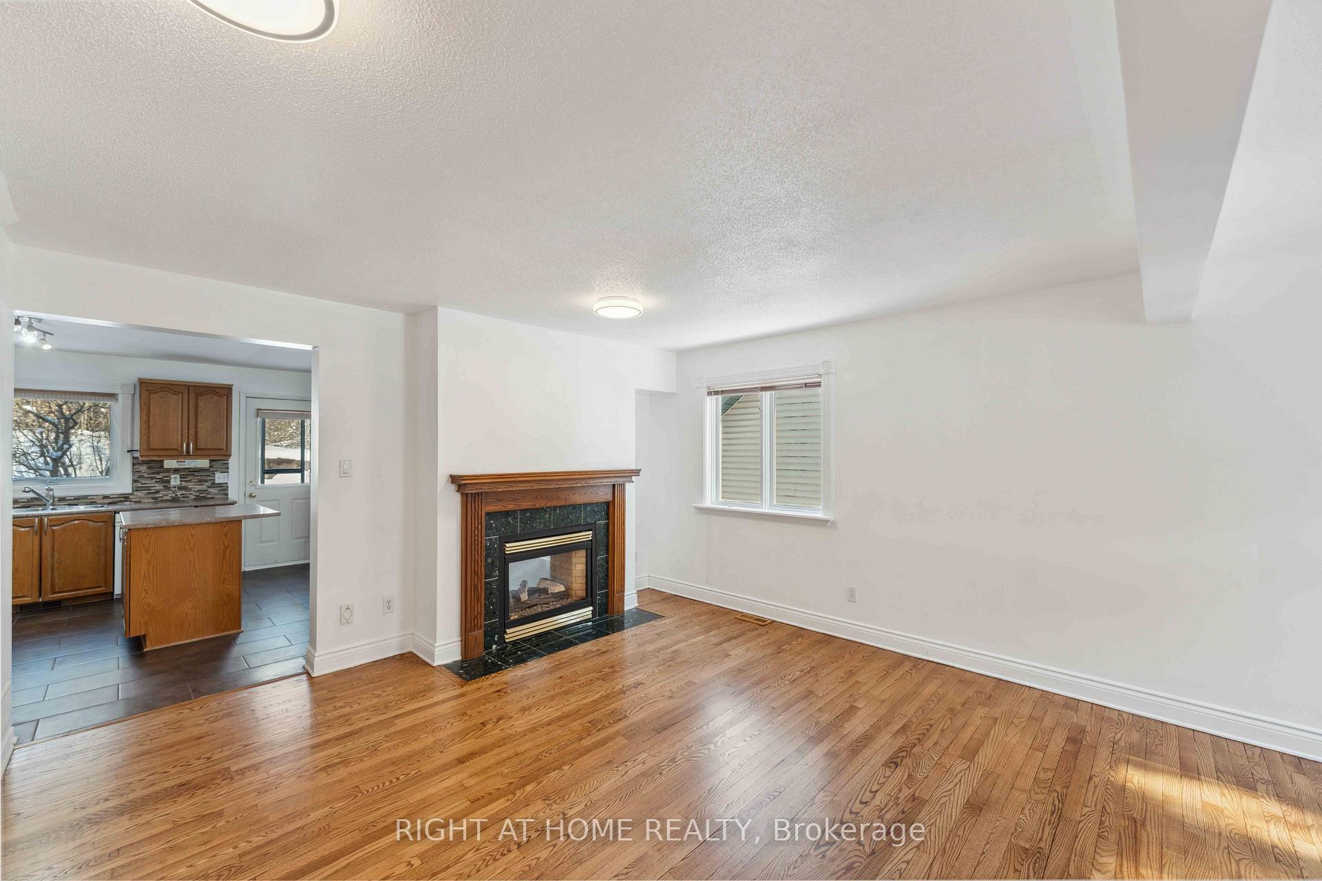 Photo 3 of 108 Blackdome Crescent, Ottawa, Kanata - Kanata Lakes/Heritage Hills — HOMEH