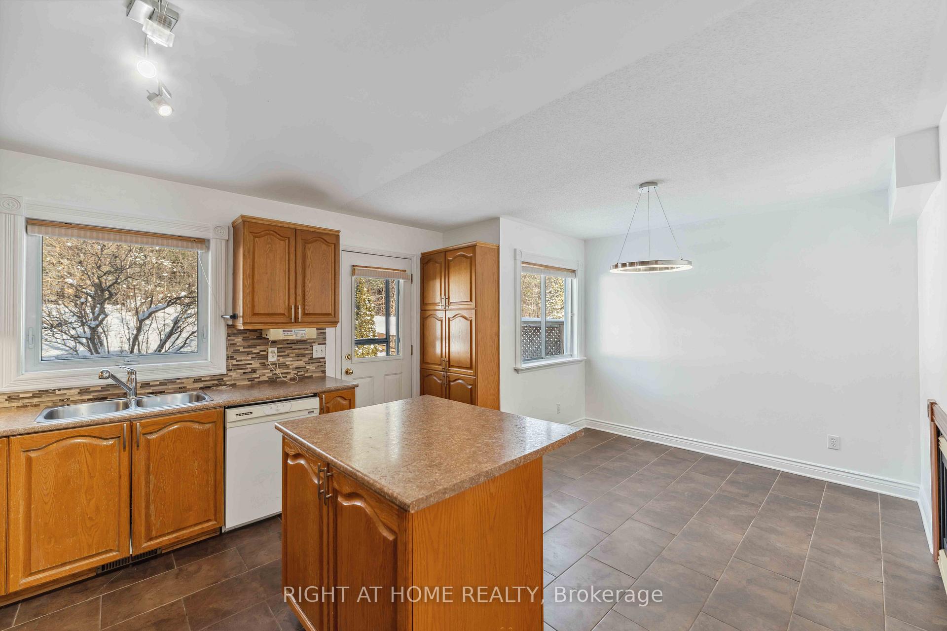 Photo 10 of 108 Blackdome Crescent, Ottawa, Kanata - Kanata Lakes/Heritage Hills — HOMEH
