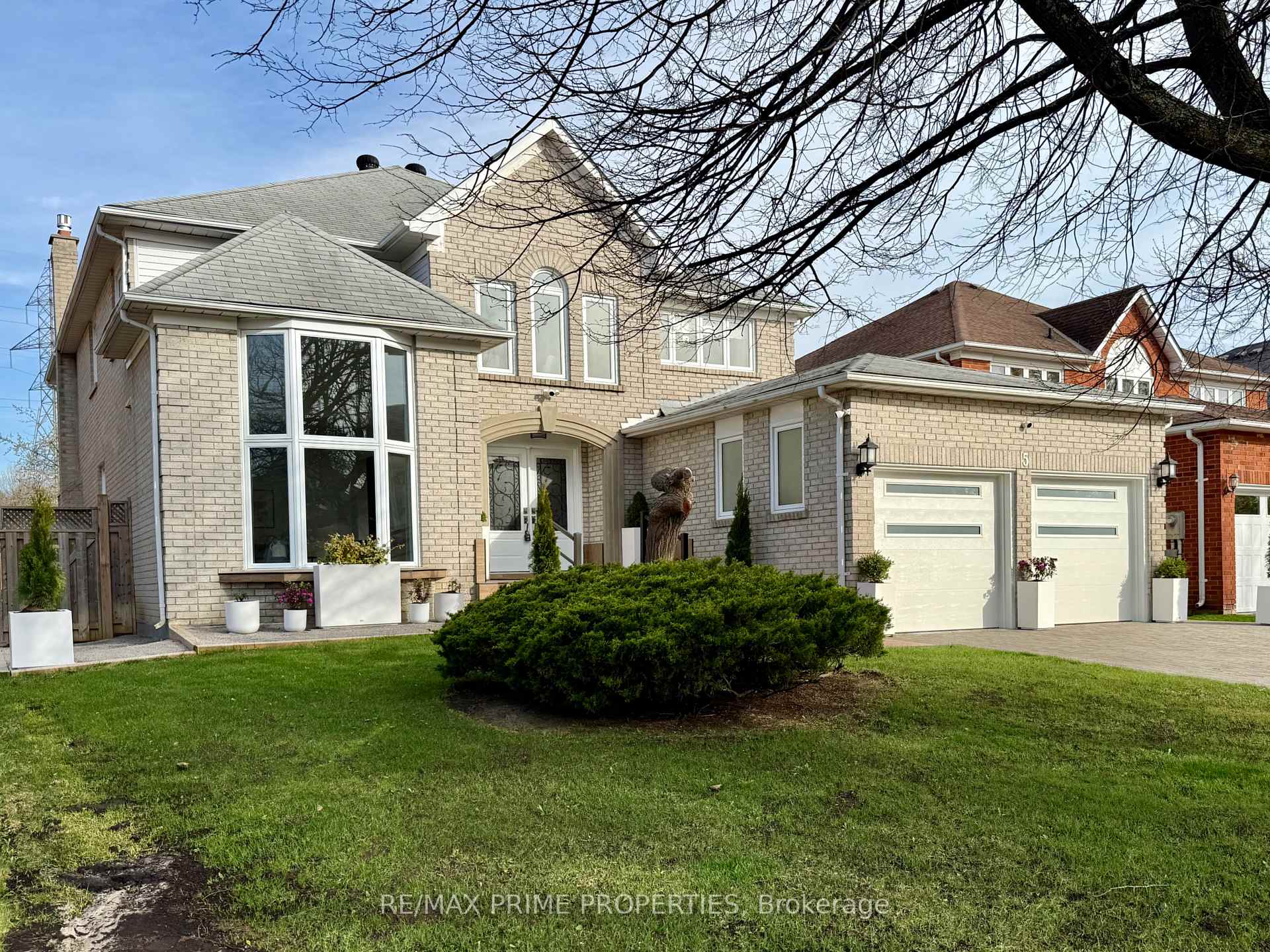 Photo 2 of 5 Mary Elizabeth Crescent, Markham, Buttonville — HOMEH