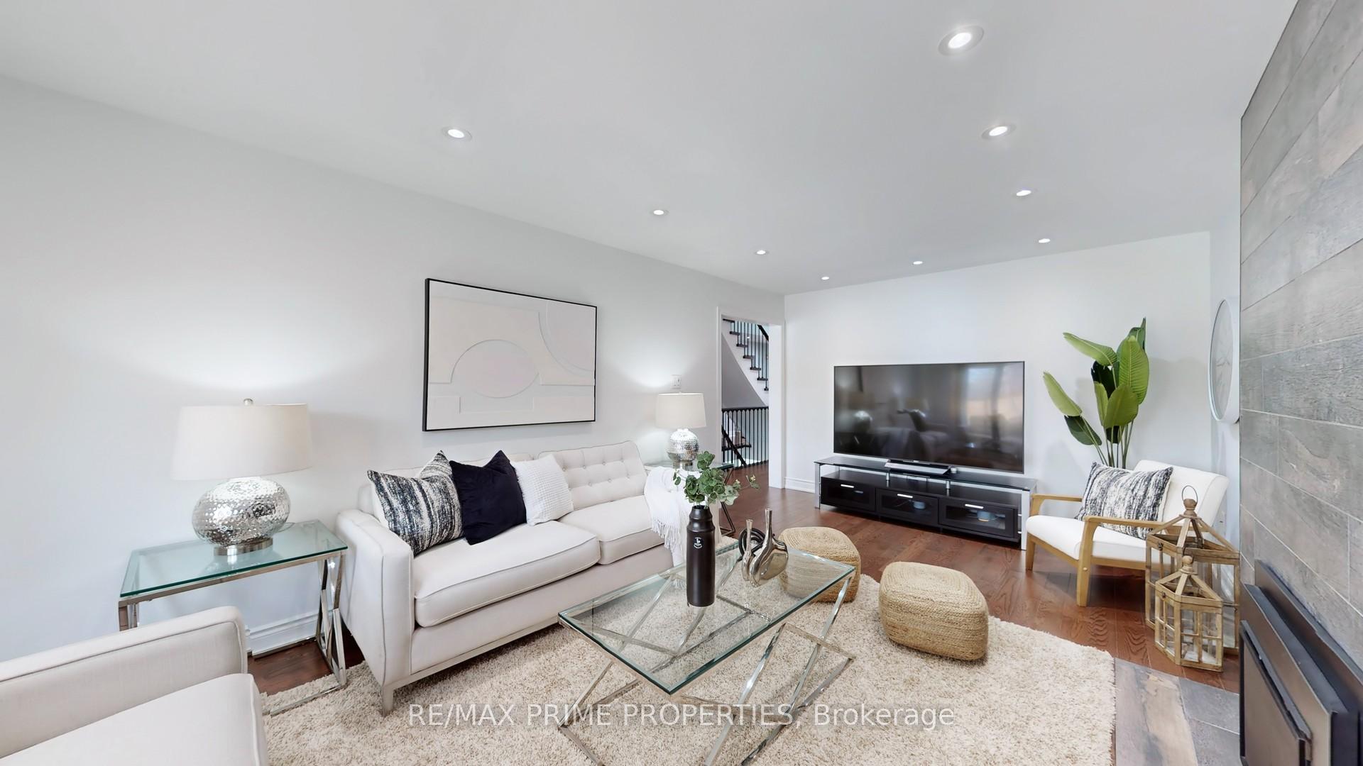Photo 8 of 5 Mary Elizabeth Crescent, Markham, Buttonville — HOMEH