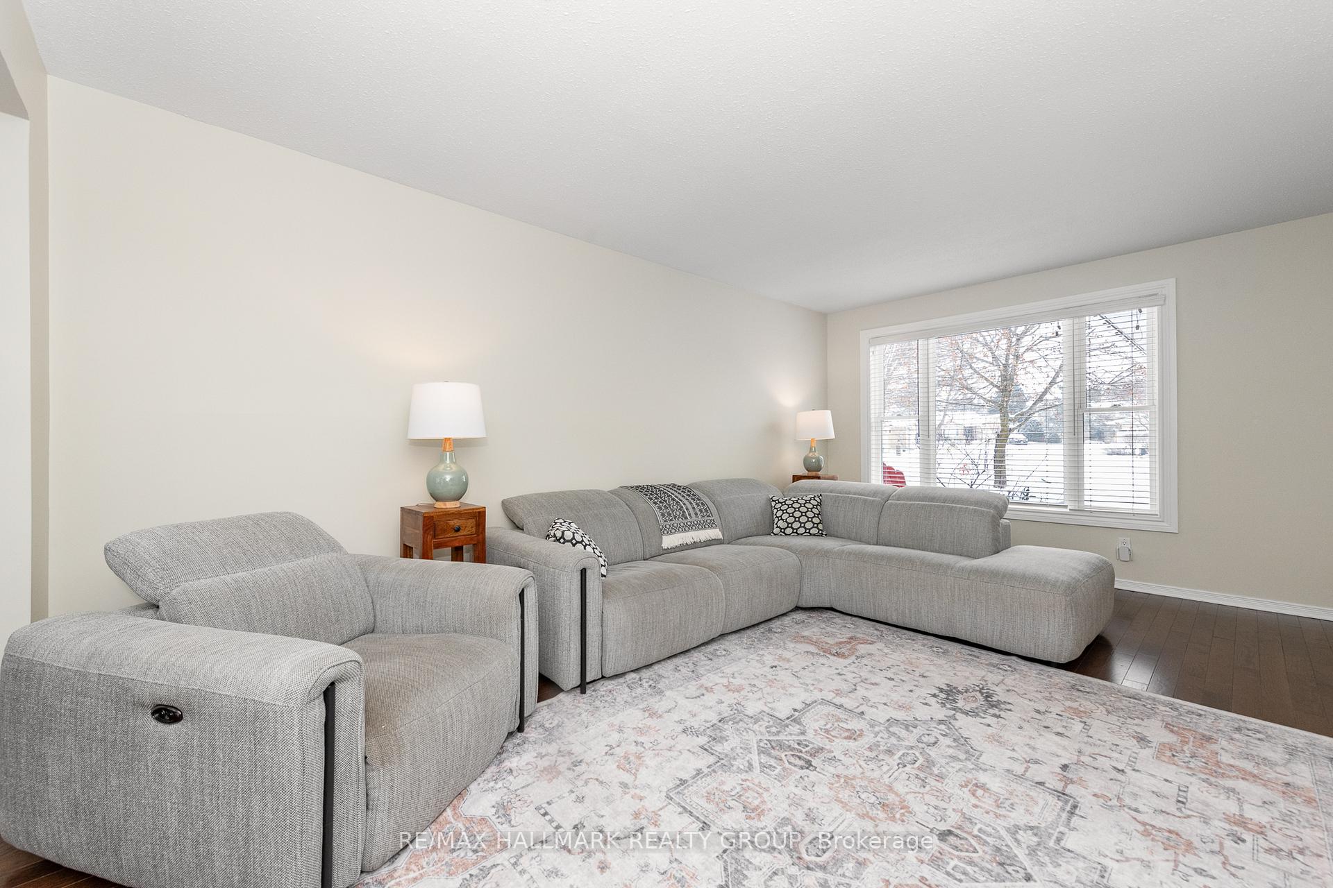 Photo 5 of 47 Willow Glen Drive, Ottawa, Kanata - Bridlewood — HOMEH