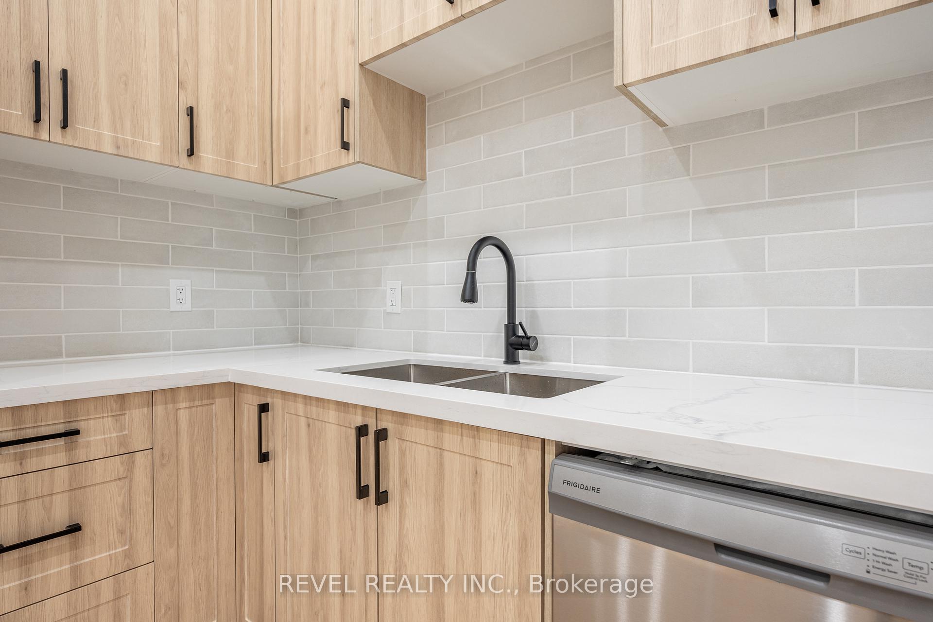 Photo 6 of Unit 3, 55 Stone Church Road E, Hamilton, Jerome — HOMEH