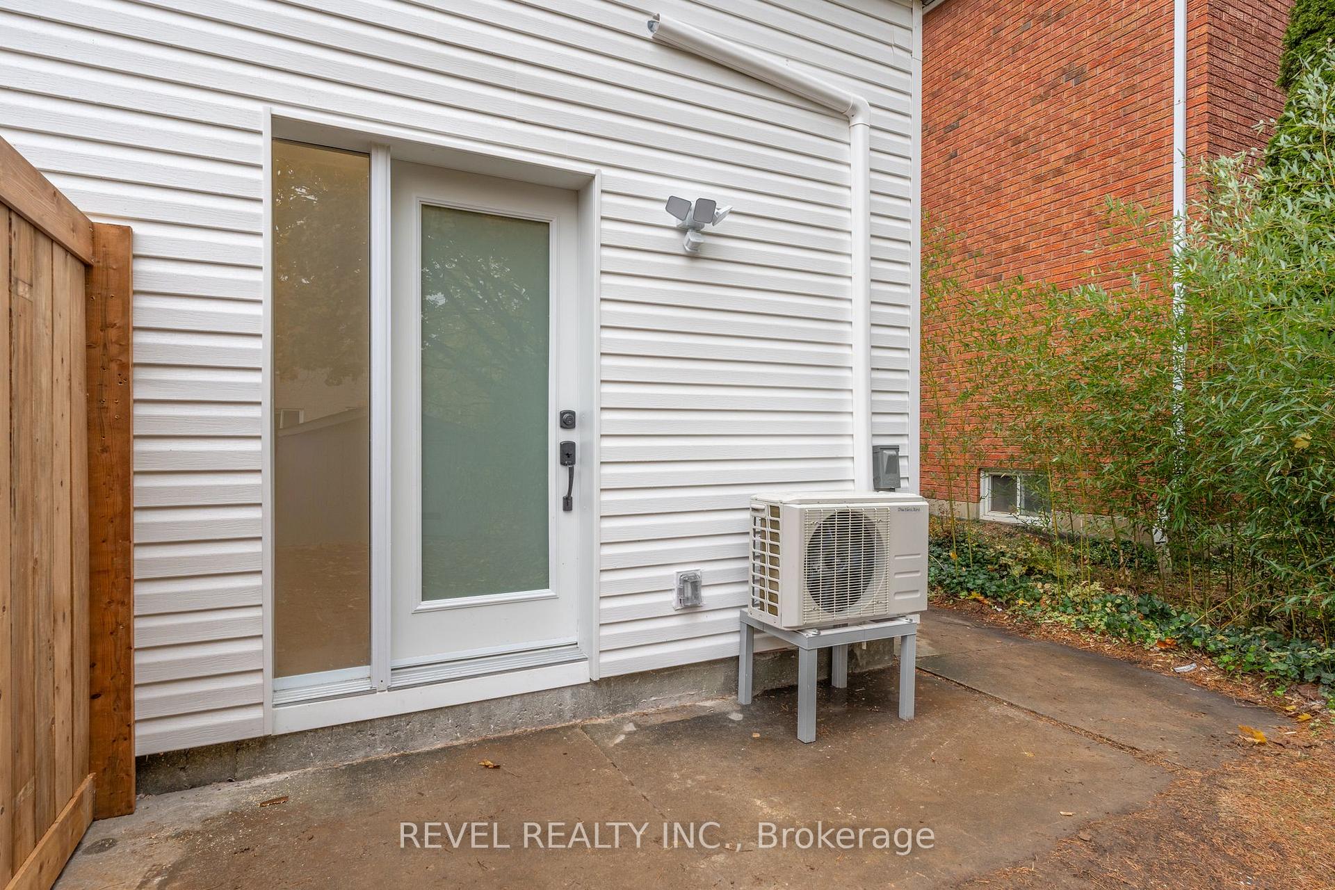 Photo 16 of Unit 3, 55 Stone Church Road E, Hamilton, Jerome — HOMEH