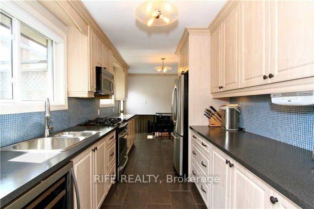 Photo 5 of 69 Fred Varley Drive, Markham, Unionville — HOMEH