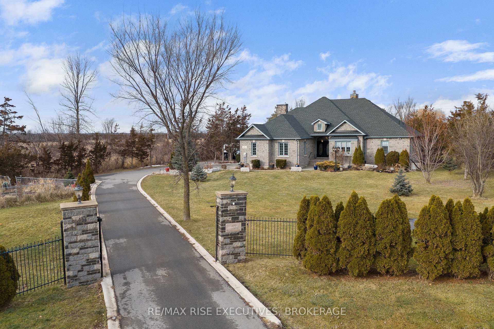 Photo 2 of 977 Sunnyside Road, Kingston, City North of 401 — HOMEH
