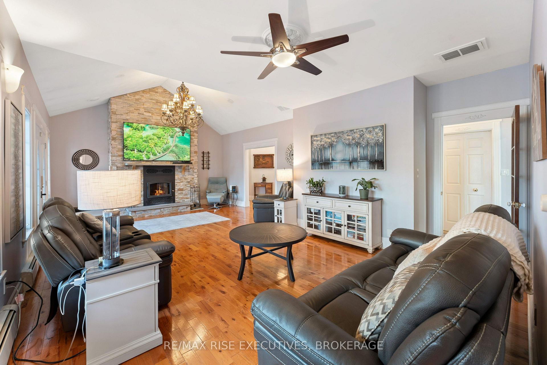 Photo 8 of 977 Sunnyside Road, Kingston, City North of 401 — HOMEH