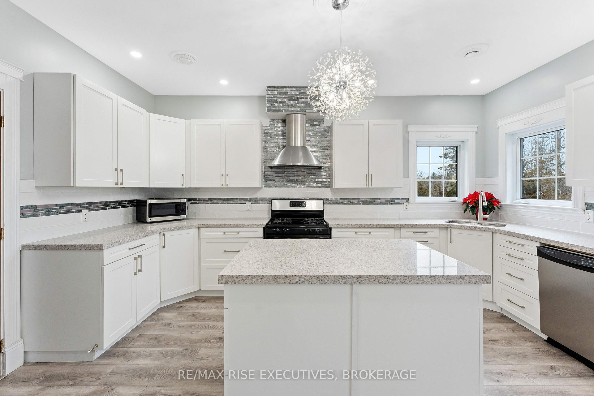 Photo 12 of 977 Sunnyside Road, Kingston, City North of 401 — HOMEH