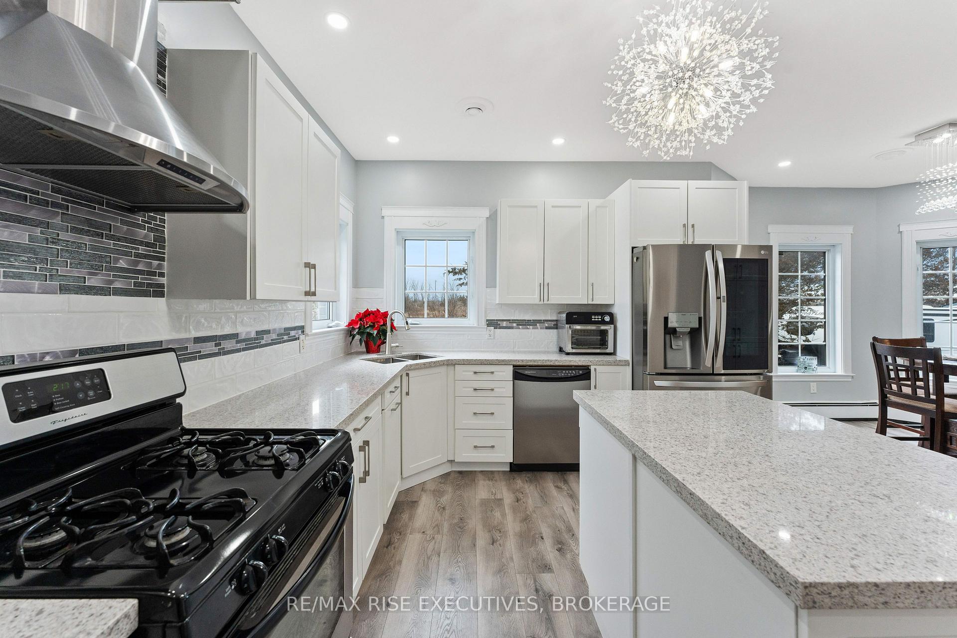 Photo 14 of 977 Sunnyside Road, Kingston, City North of 401 — HOMEH